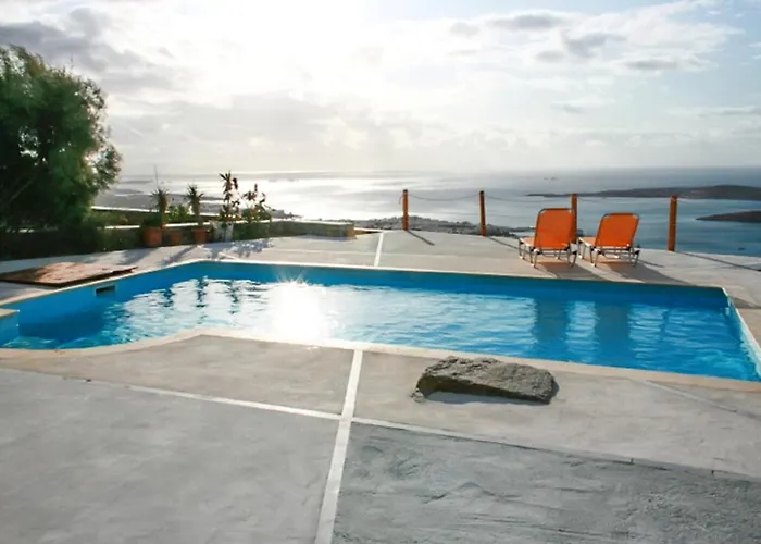 Charming House In Paros, 90 M² With Shared Pool Paro