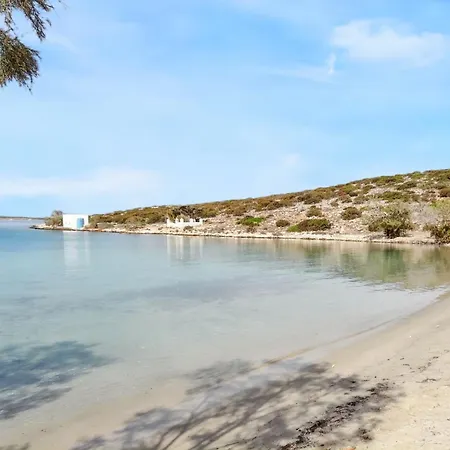 Charming House In Paros, 90 M² With Shared Pool Ferienhaus