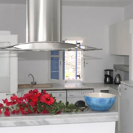 Charming House In Paros, 90 M² With Shared Pool Dom wakacyjny Páros