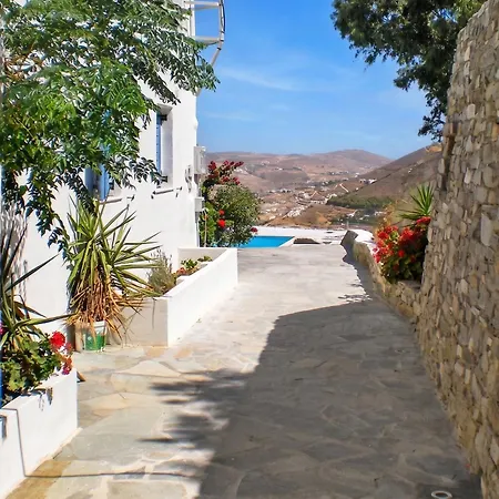 Charming House In Paros, 90 M² With Shared Pool Dom wakacyjny *